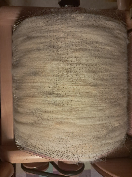 Hvit kardet ull (pr. 100 gram)